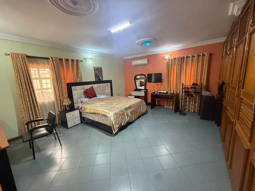 5 Bedroom House+2 RMS Bq Commercial Lekki Phase 1 Lagos