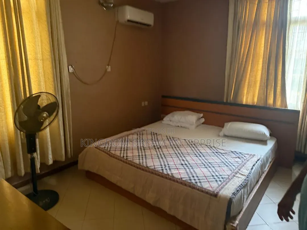 5 Bedroom House+2 RMS Bq Commercial Lekki Phase 1 Lagos