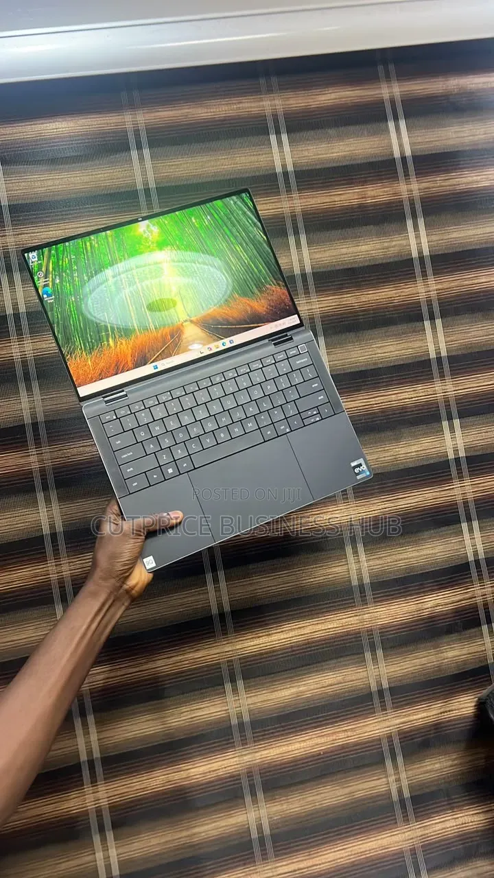 Laptop Dell Latitude 9440 16GB Intel Core i5 SSD 256GB