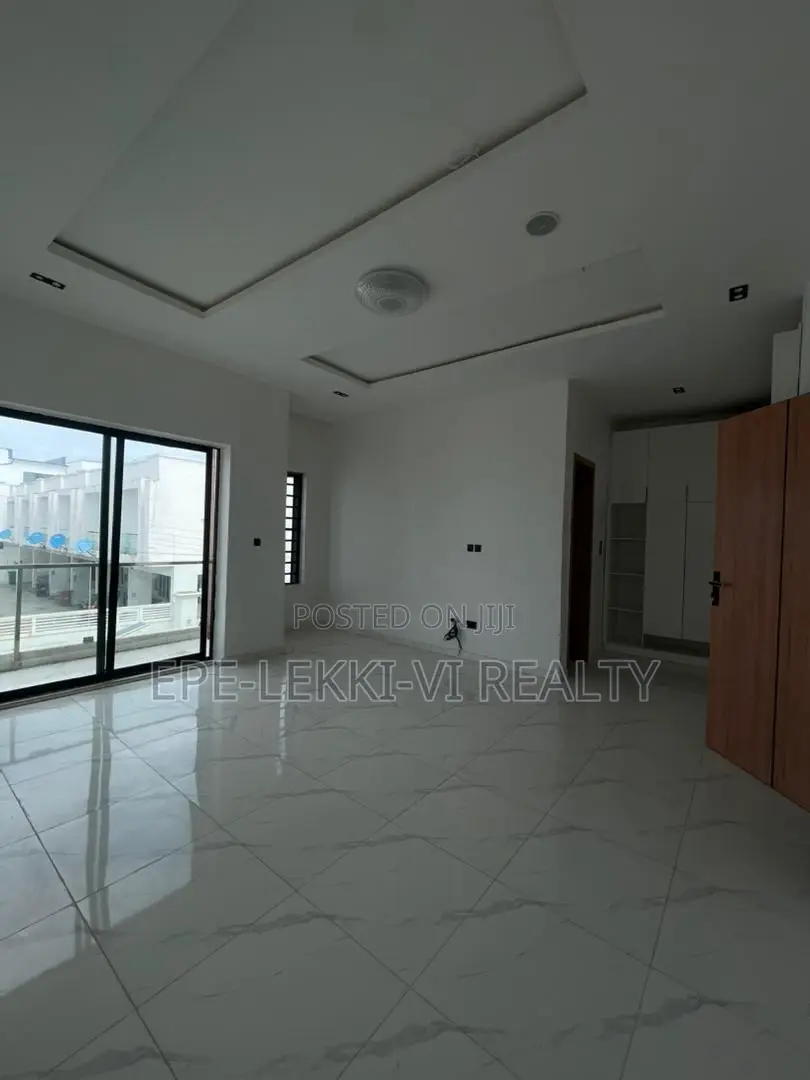 4bdrm Duplex in Lekki for rent
