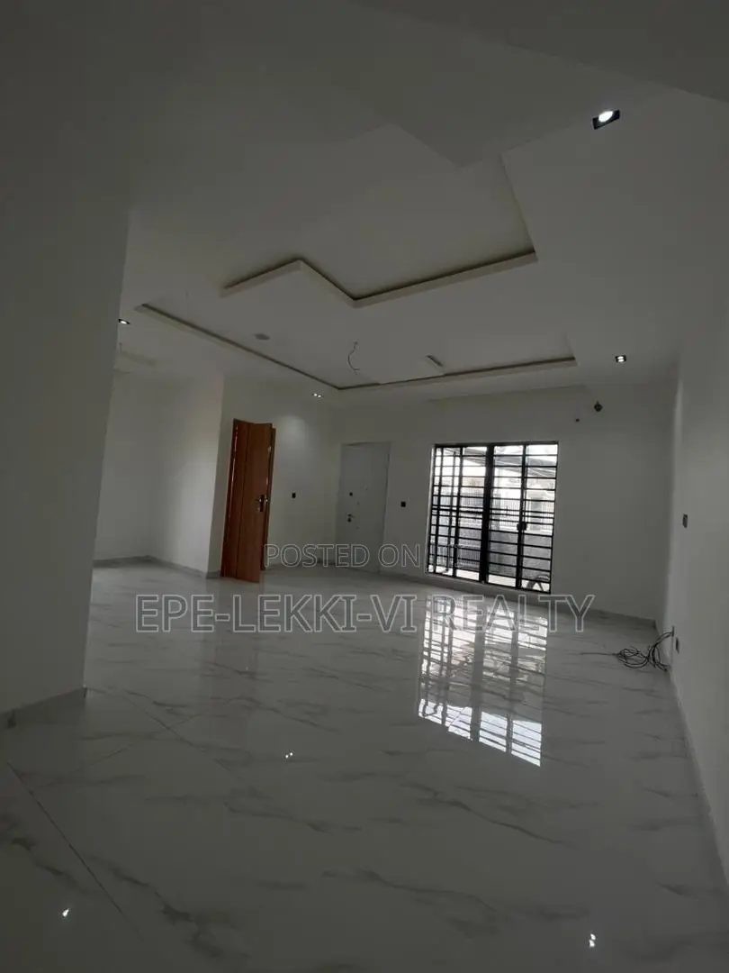 4bdrm Duplex in Lekki for rent