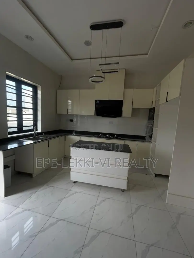4bdrm Duplex in Lekki for rent