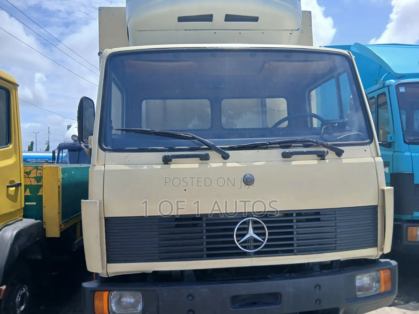 Mercedes 814 Yellow 15ft