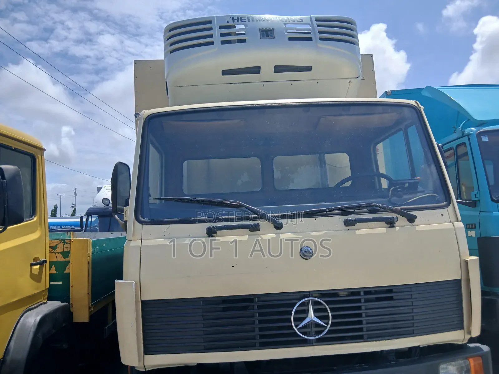 Mercedes 814 Yellow 15ft