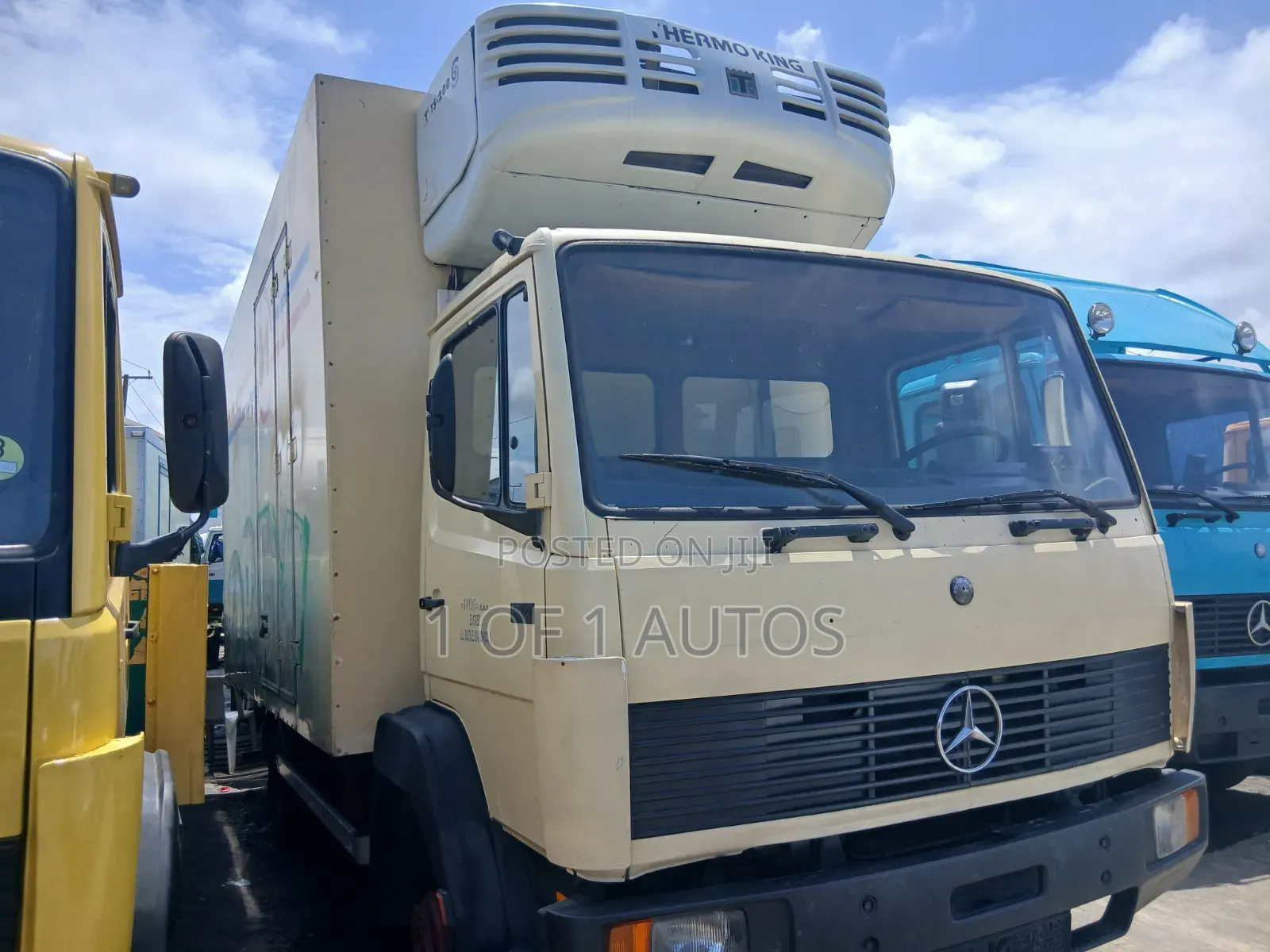 Mercedes 814 Yellow 15ft