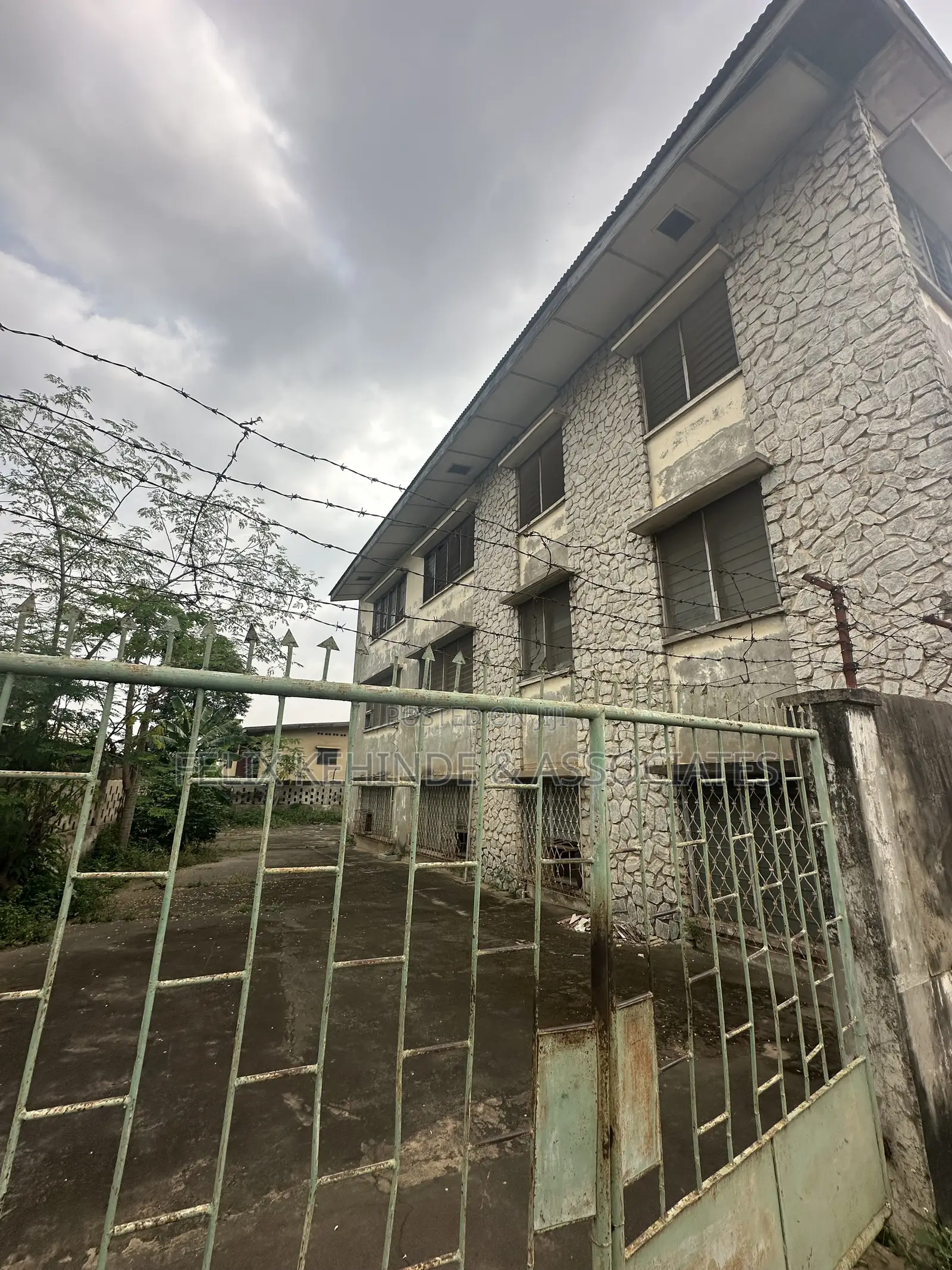 12bdrm Block of Flats in Oke Ado for sale