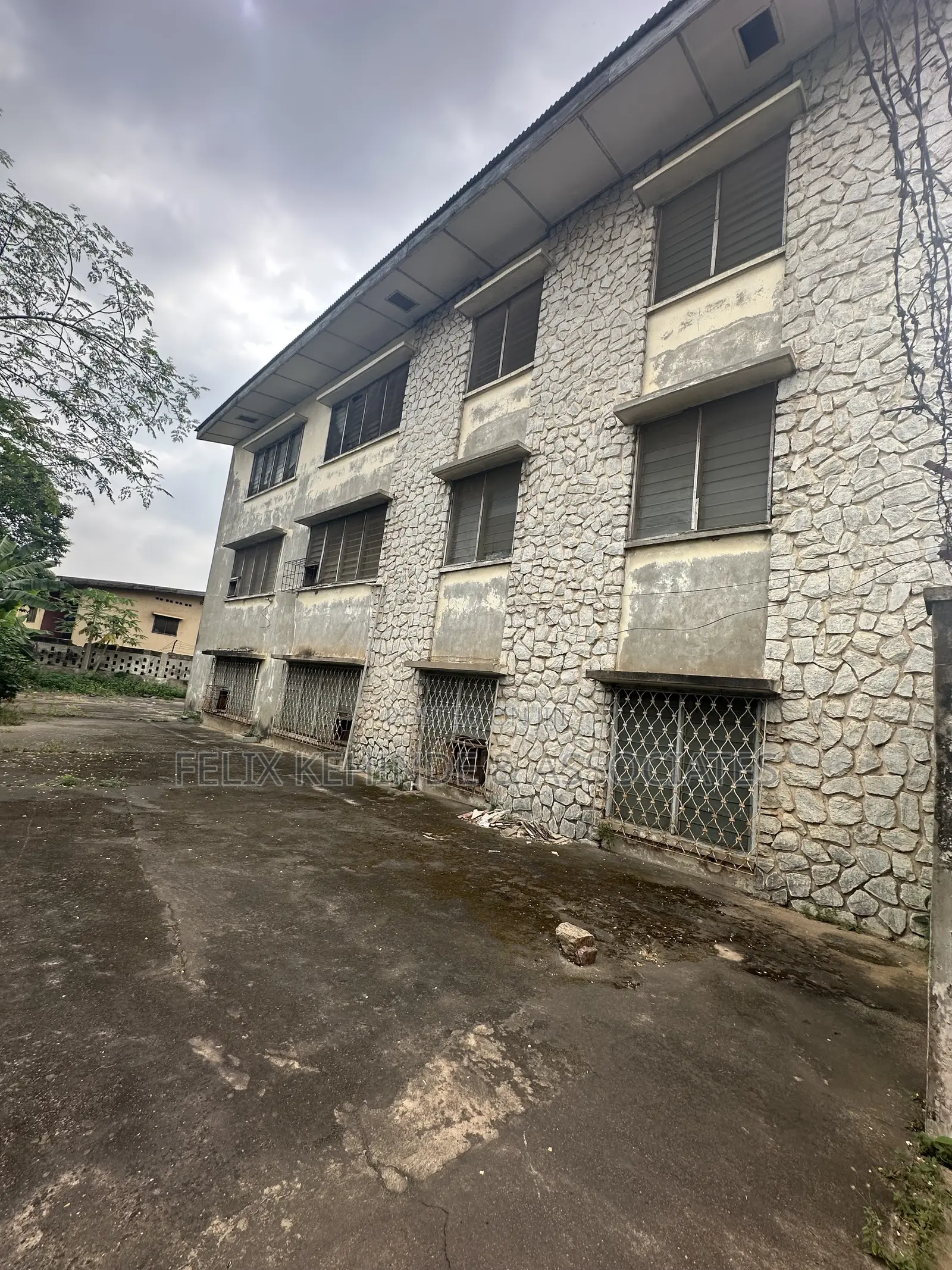 12bdrm Block of Flats in Oke Ado for sale