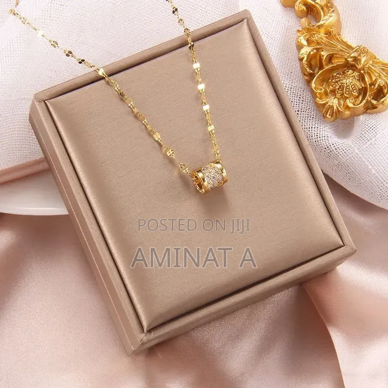 Elegant Gold Crystal Pendant Necklace