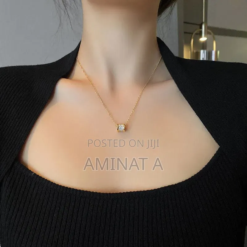 Elegant Gold Crystal Pendant Necklace