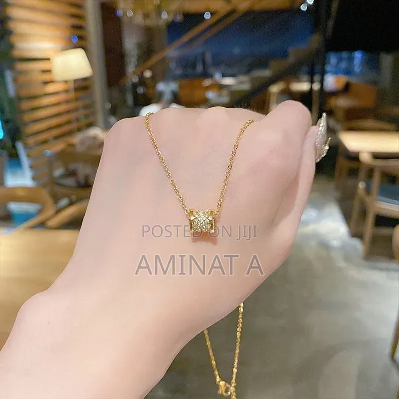 Elegant Gold Crystal Pendant Necklace