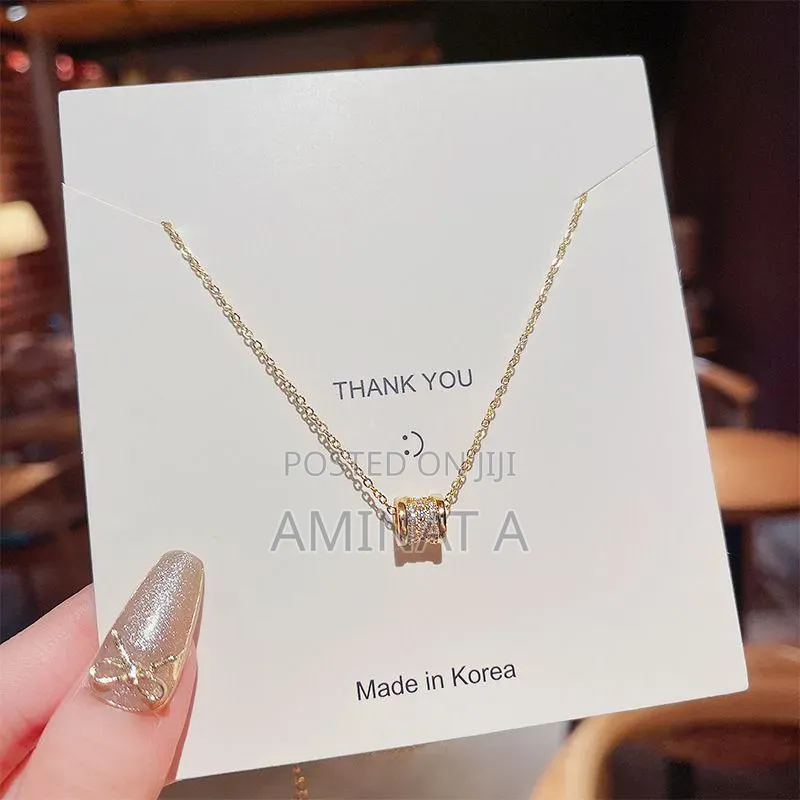 Elegant Gold Crystal Pendant Necklace