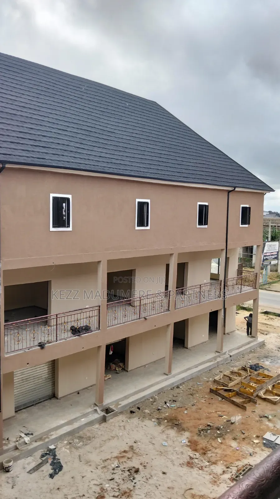 To Let : Sizeable Hall at Sars Road Port Harcourt