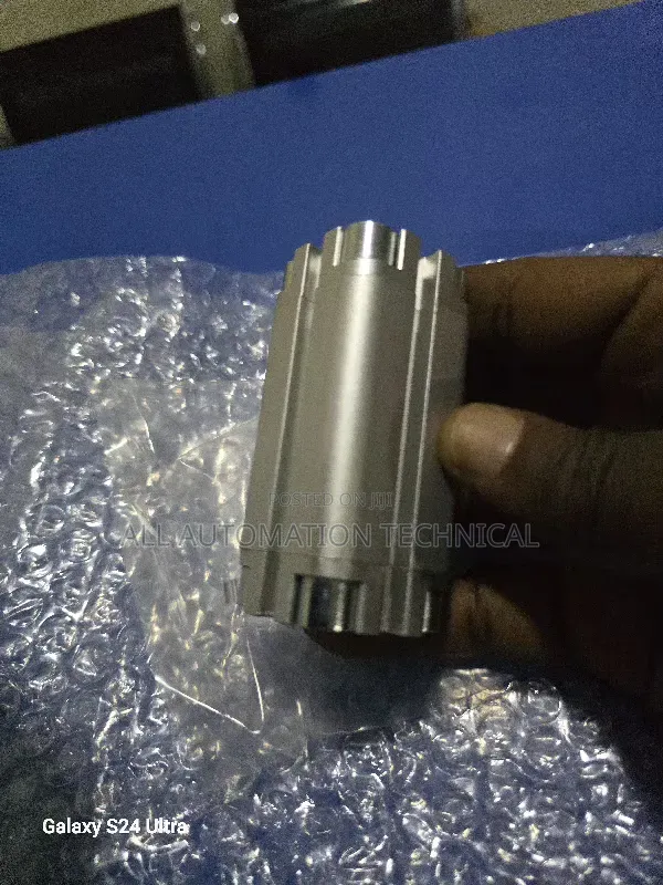 Festo Compact Cylinder | Advu-40-20-P-a | 156520