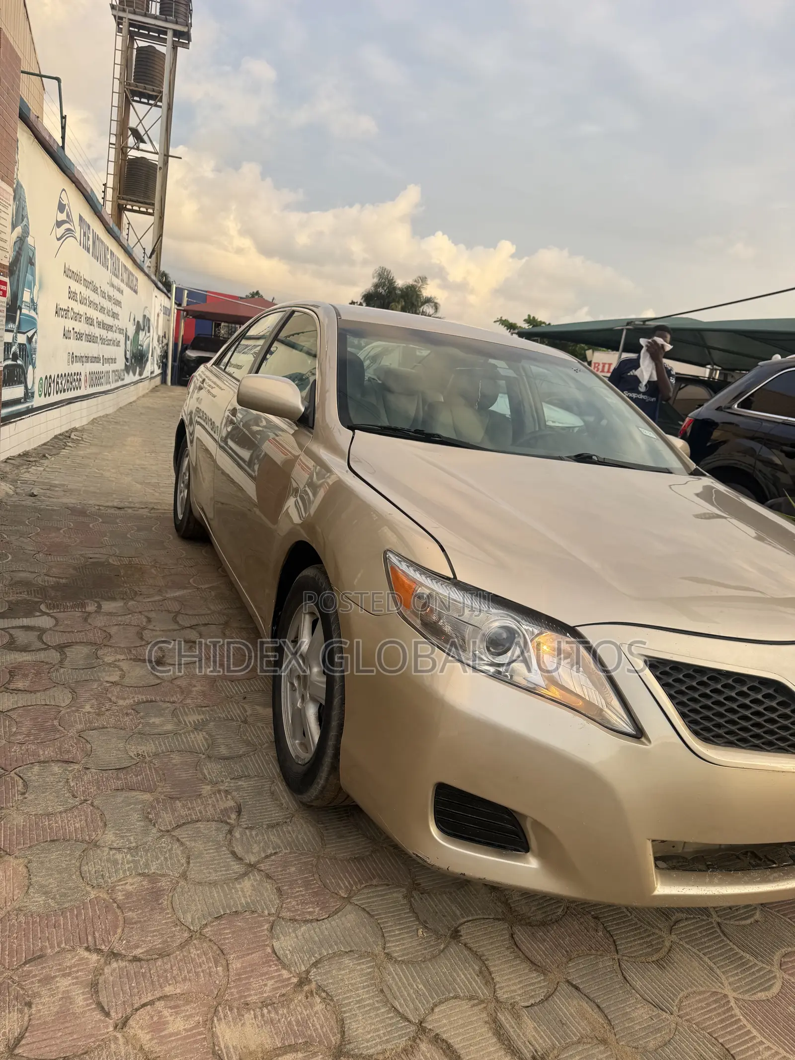 Toyota Camry LE 4dr Sedan (2.5L 4cyl 6AM) 2010 Gold