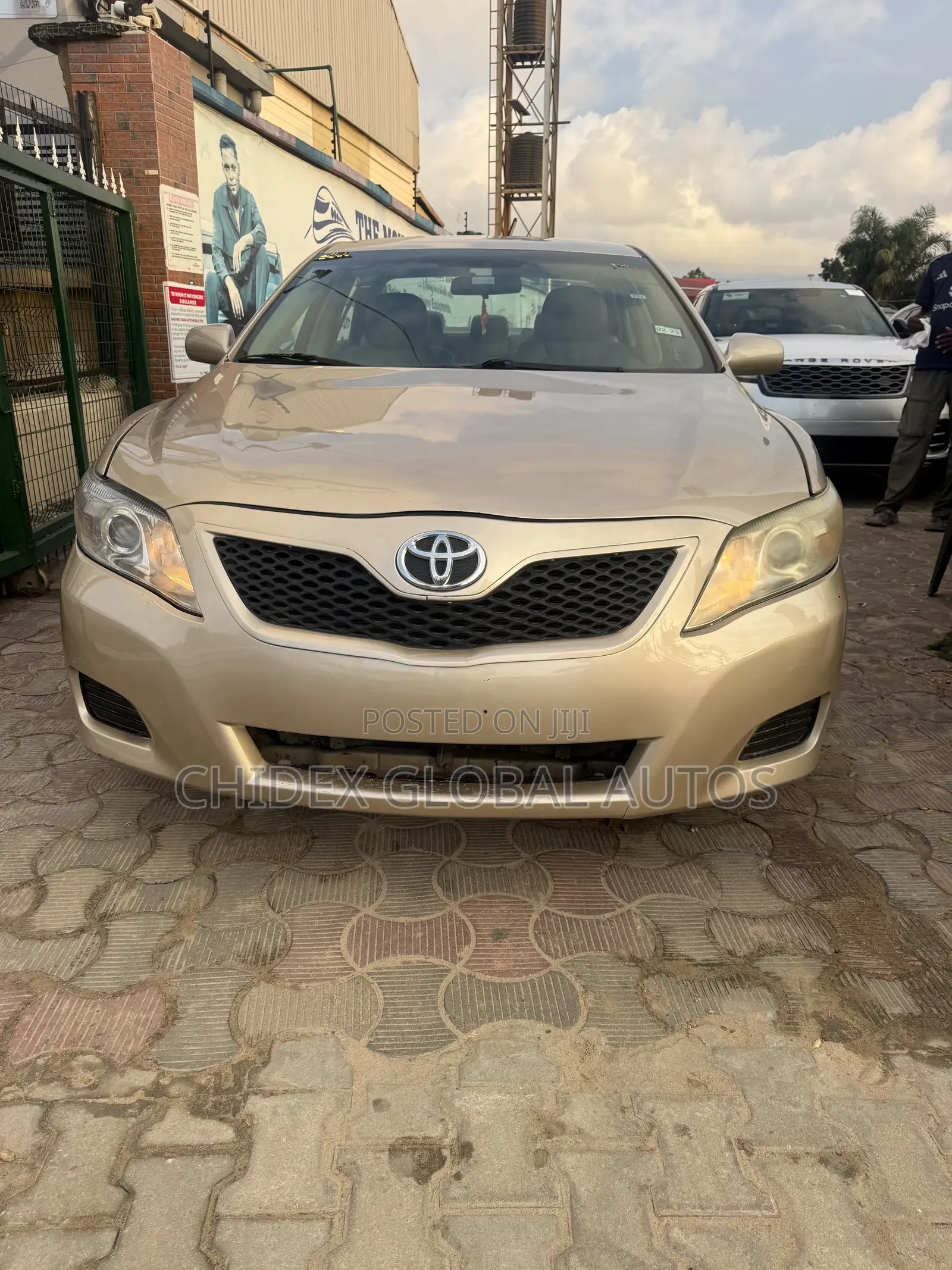Toyota Camry LE 4dr Sedan (2.5L 4cyl 6AM) 2010 Gold