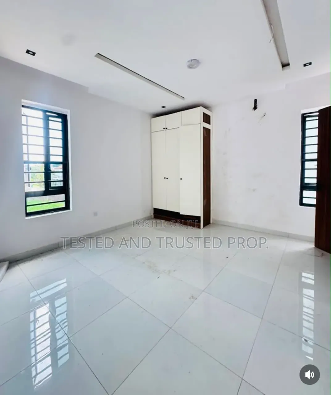 Mini Flat in Mini Court, Ikota for rent