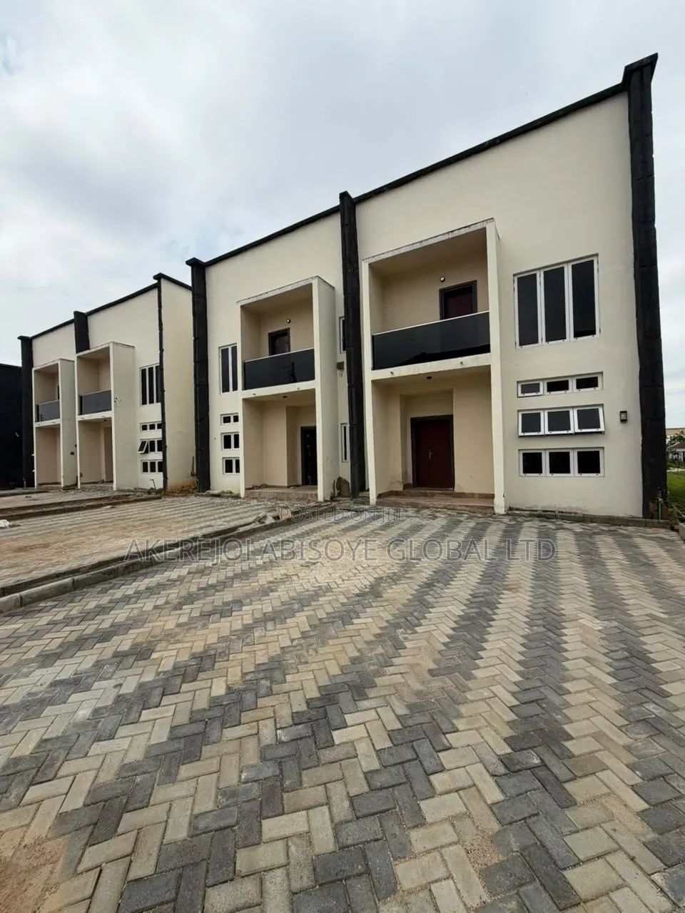 4bdrm Duplex in Karsana for sale