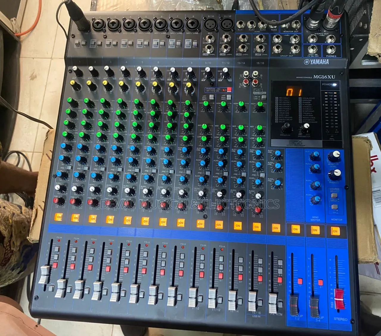 Yamaha 16channels Analogue Mixer (Combined Channels)