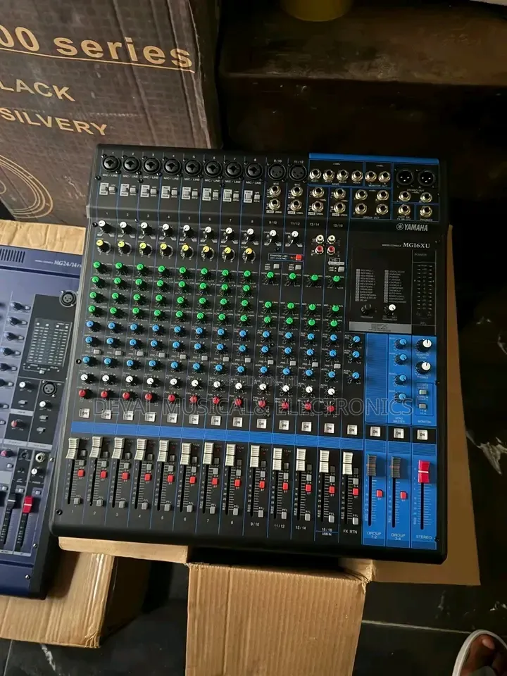 Yamaha 16channels Analogue Mixer (Combined Channels)