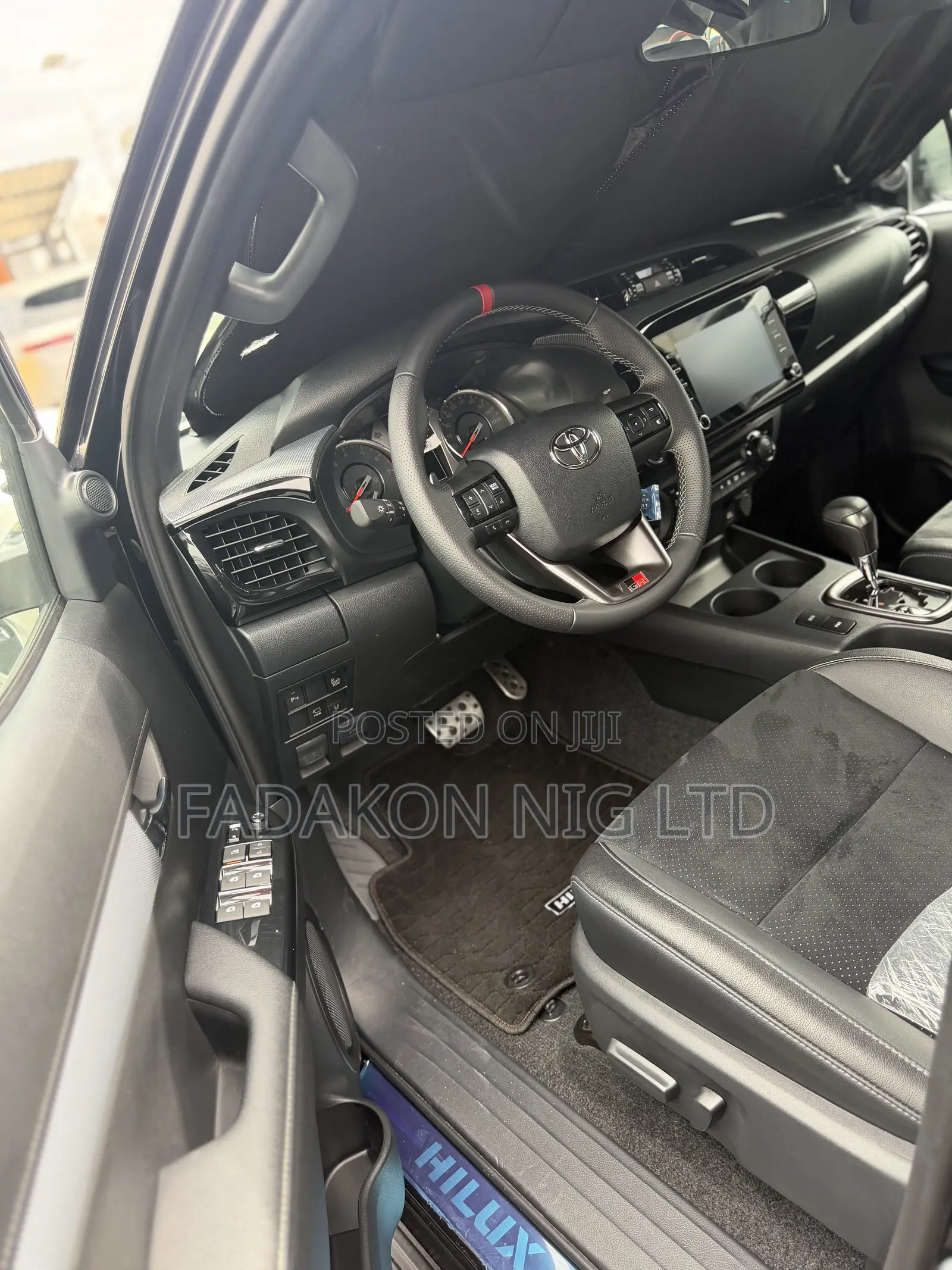 New Toyota Hilux 2025 Black