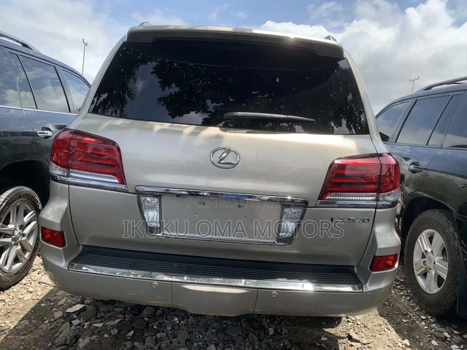 Lexus LX 570 AWD 2016 Gold