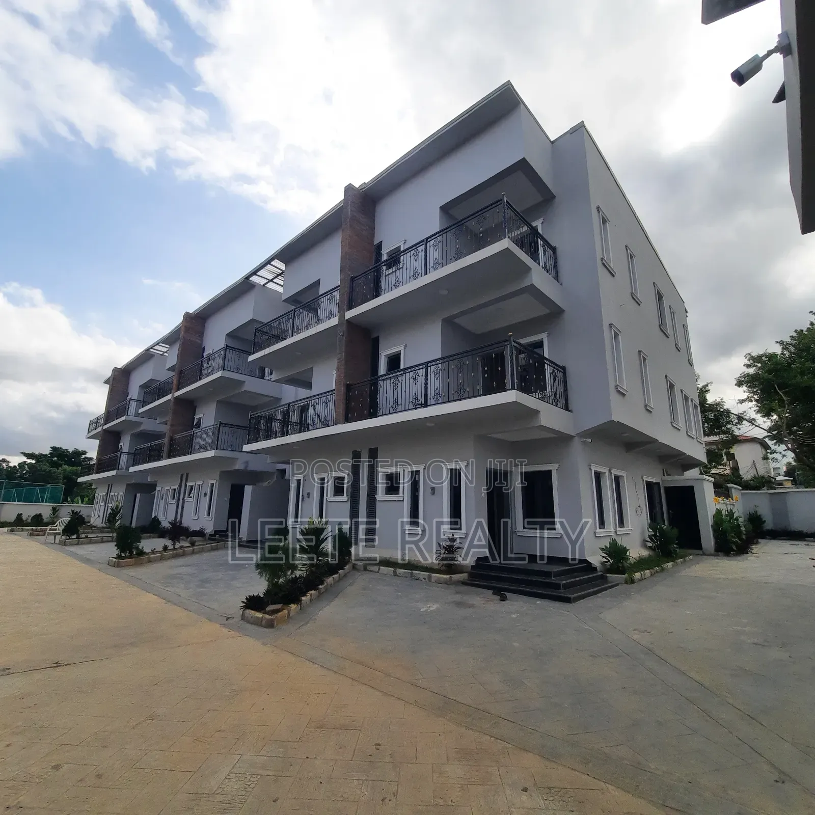 4bdrm Townhouse/Terrace in Zone 4 / Wuse for sale