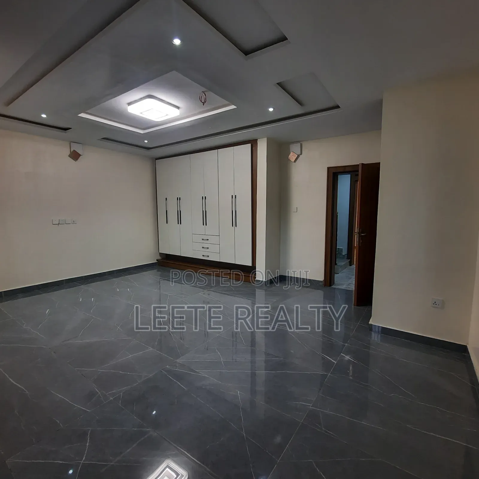 4bdrm Townhouse/Terrace in Zone 4 / Wuse for sale