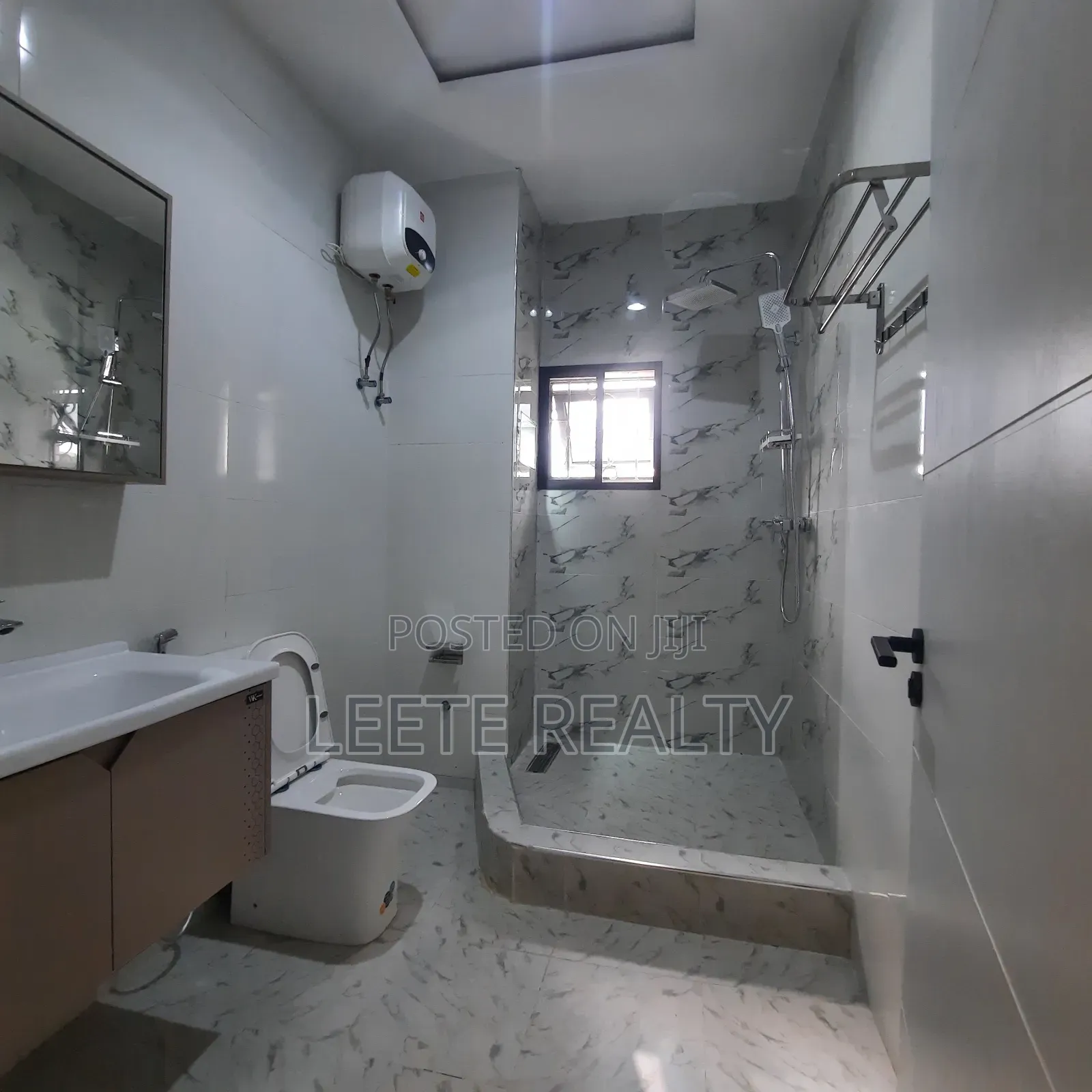 4bdrm Townhouse/Terrace in Zone 4 / Wuse for sale