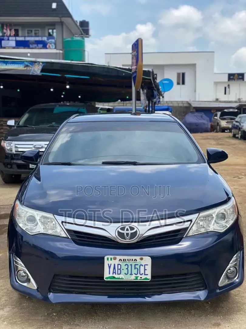 Toyota Camry LE 4dr Sedan (2.5L 4cyl 6A) 2013 Blue