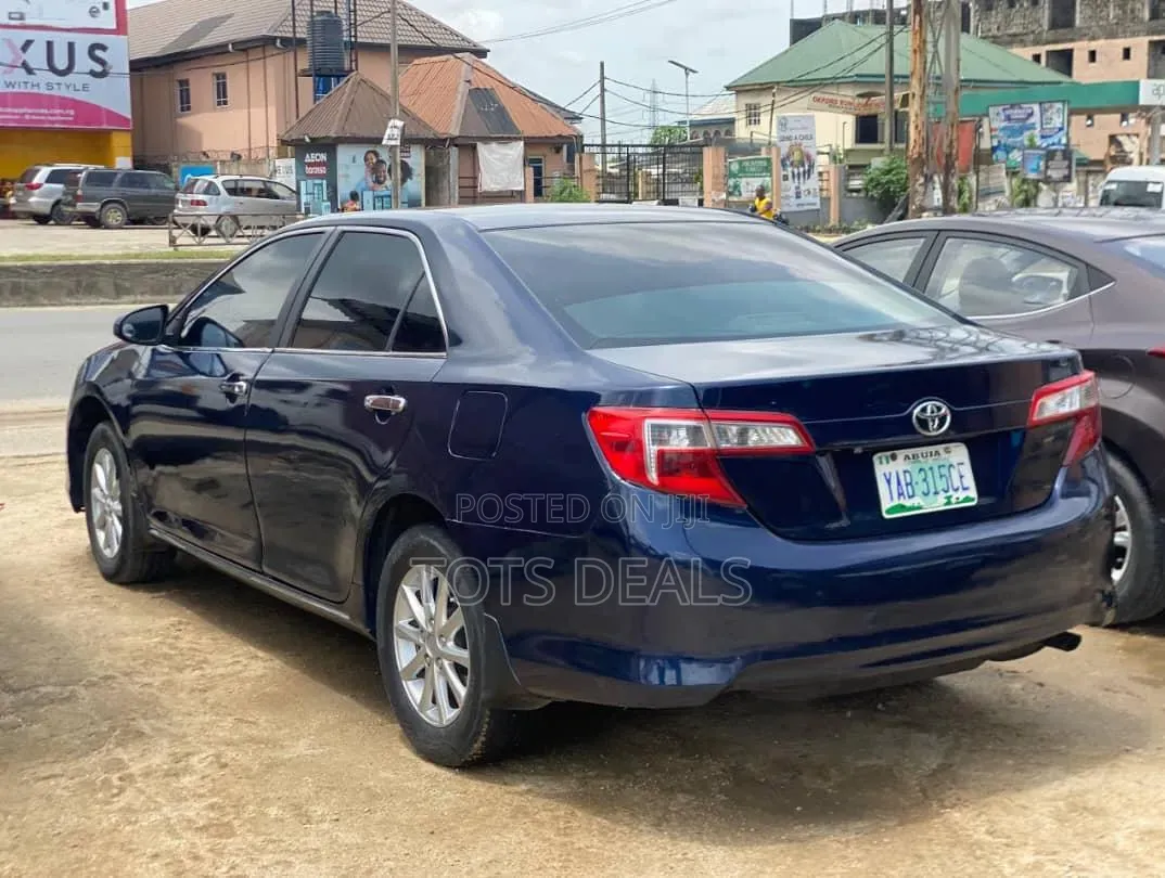 Toyota Camry LE 4dr Sedan (2.5L 4cyl 6A) 2013 Blue