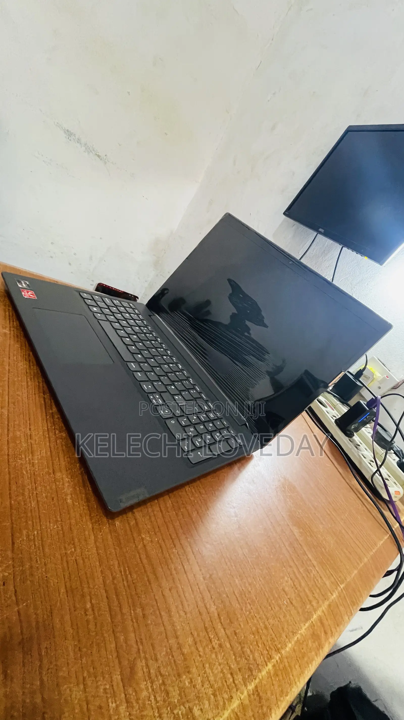 Laptop Lenovo V15 12GB AMD Ryzen 5 SSD 512GB