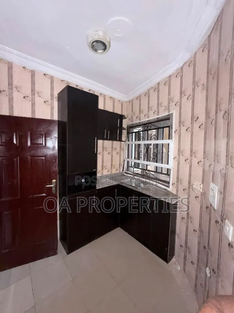 3bdrm Block of Flats in Ikolaba Gra, Ibadan for rent
