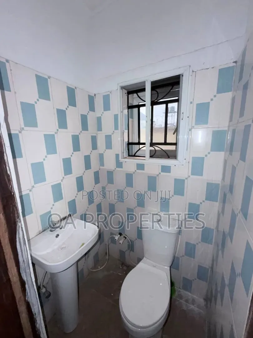 3bdrm Block of Flats in Ikolaba Gra, Ibadan for rent