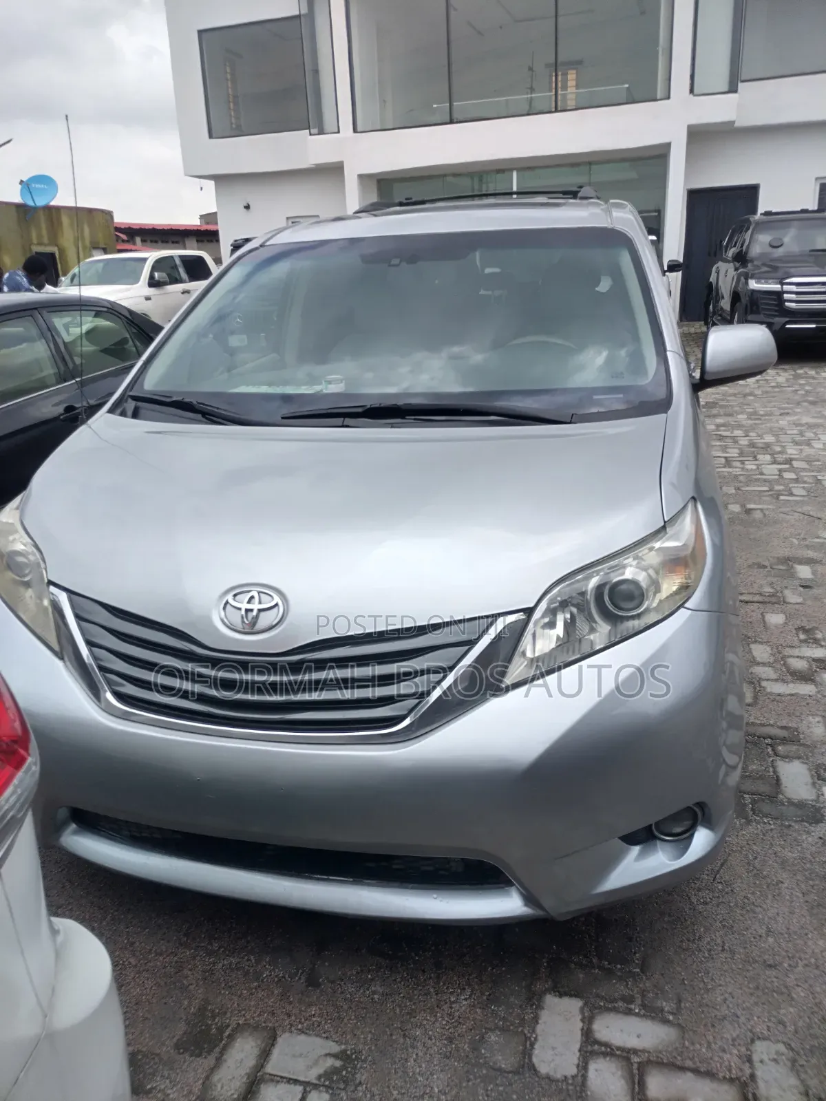 Toyota Sienna 2011 Silver