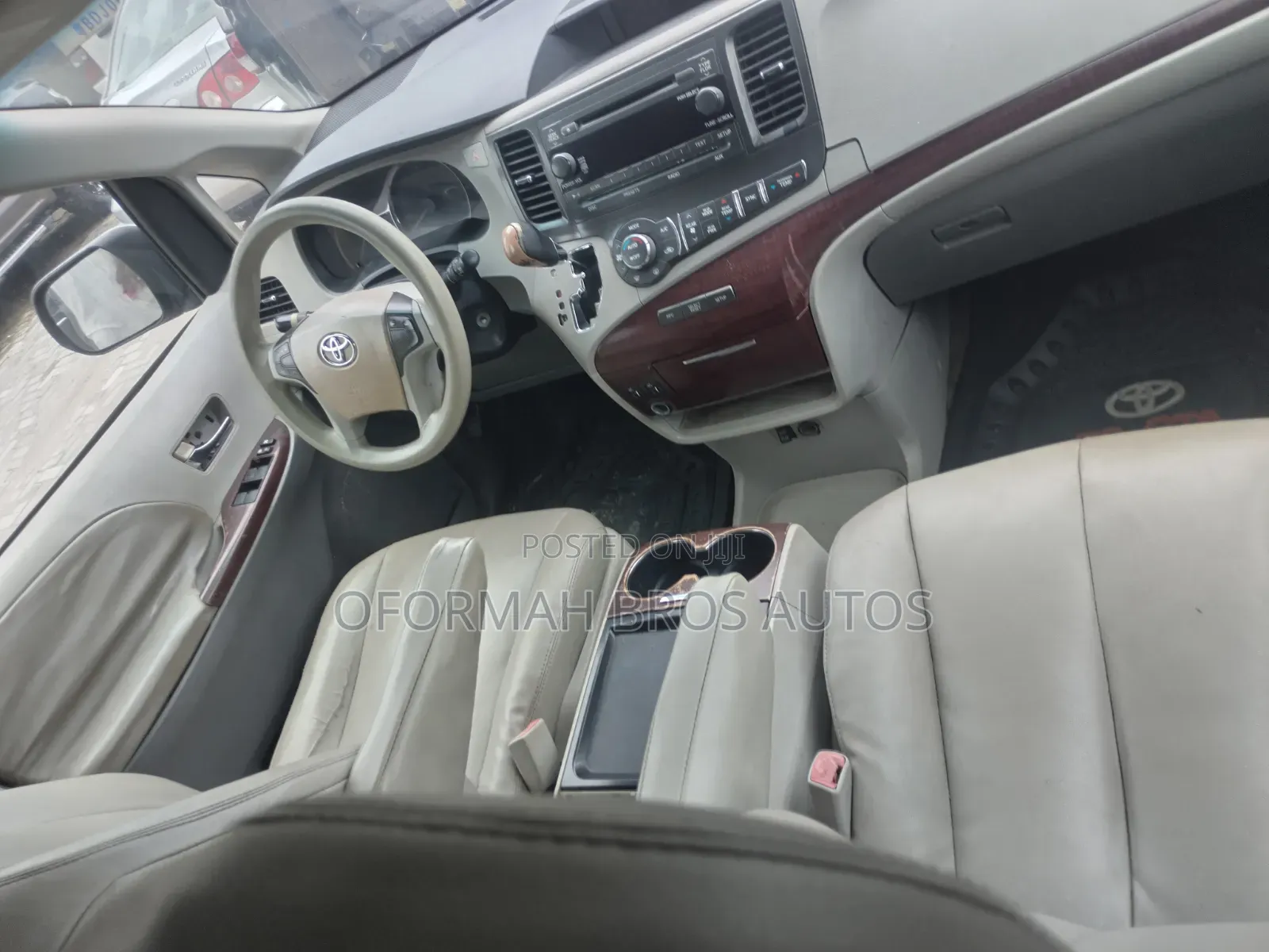 Toyota Sienna 2011 Silver