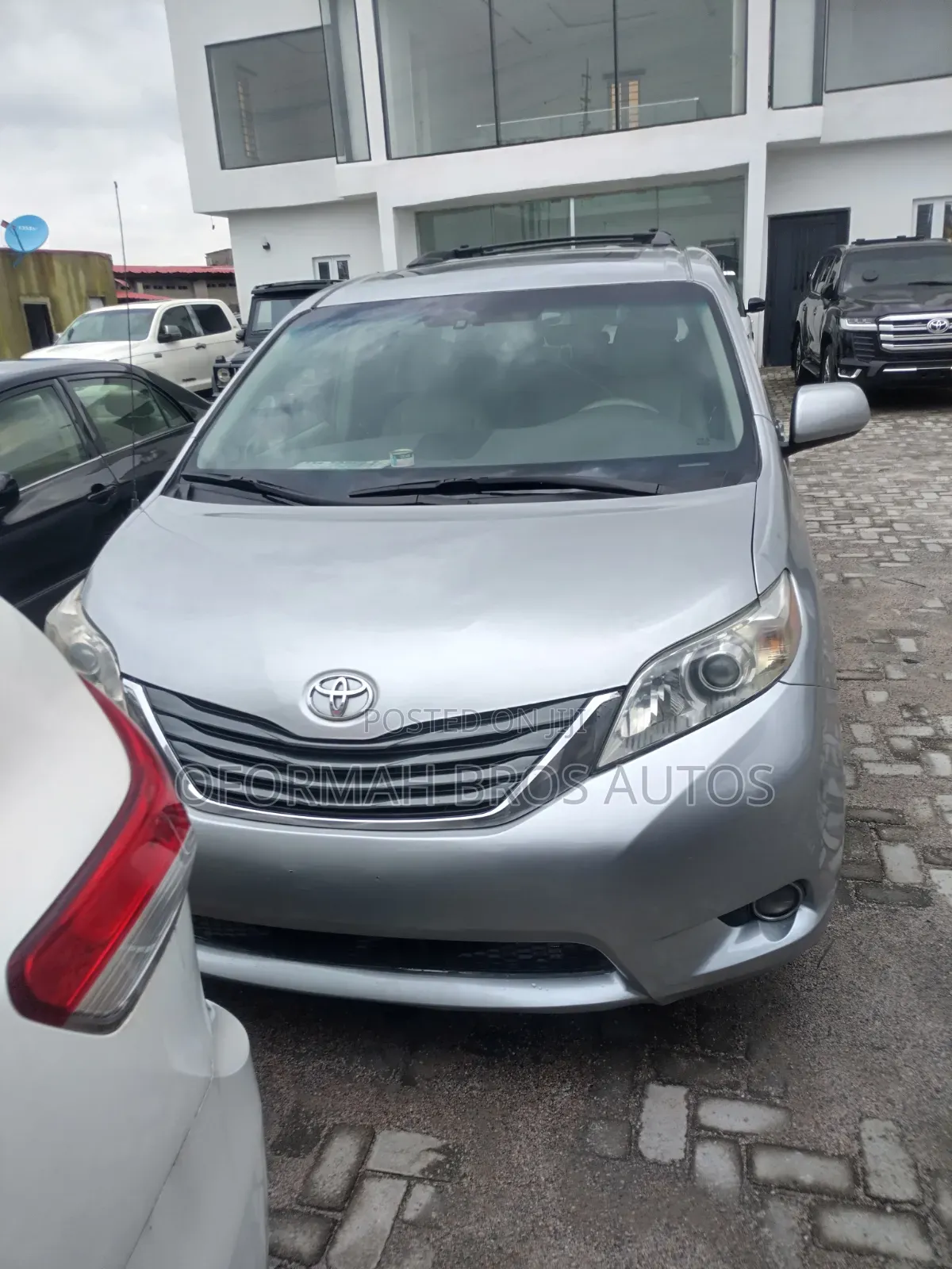 Toyota Sienna 2011 Silver