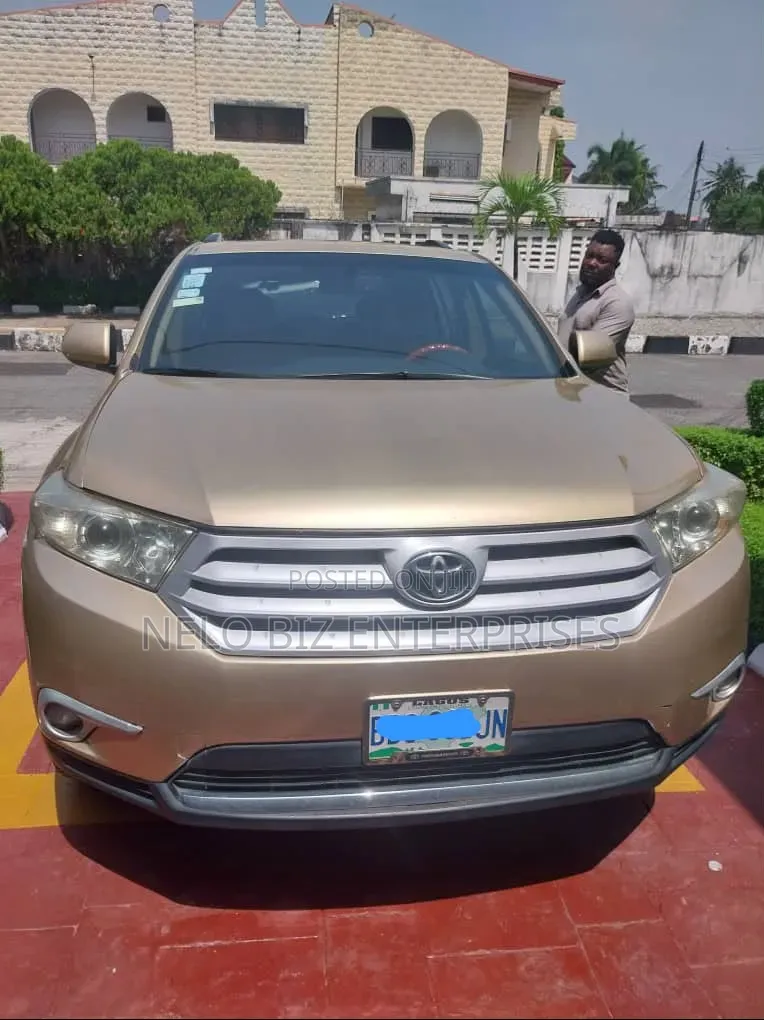 Toyota Highlander 2012 Gold
