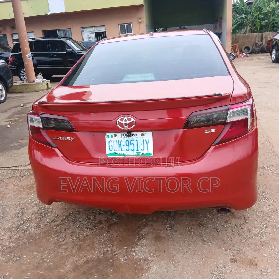 Toyota Camry SE 4dr Sedan (2.5L 4cyl 6A) 2013 Red