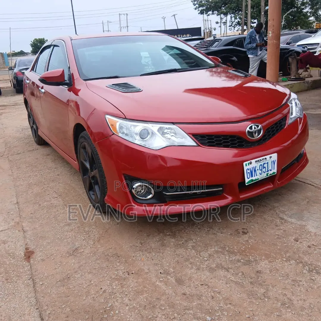 Toyota Camry SE 4dr Sedan (2.5L 4cyl 6A) 2013 Red