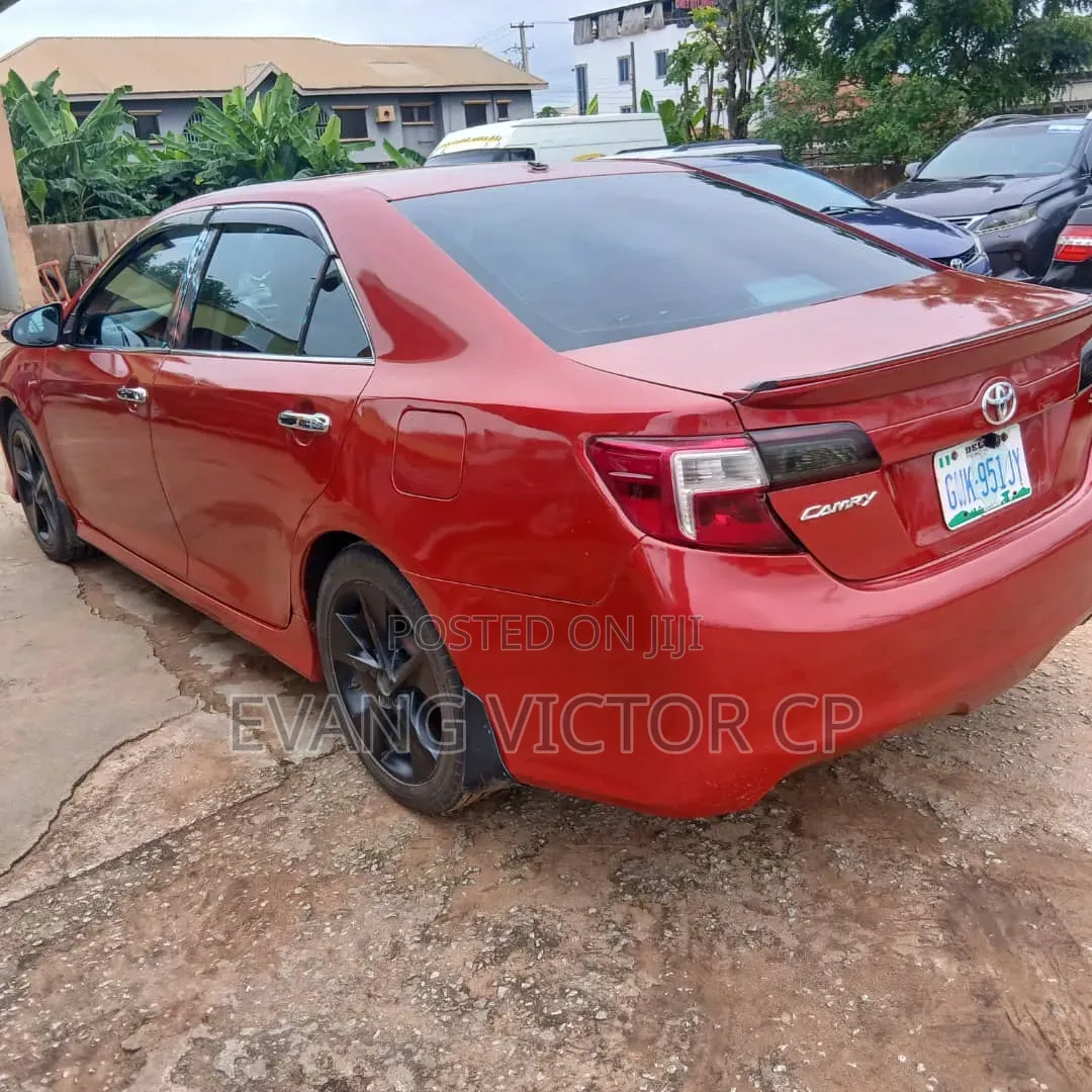 Toyota Camry SE 4dr Sedan (2.5L 4cyl 6A) 2013 Red
