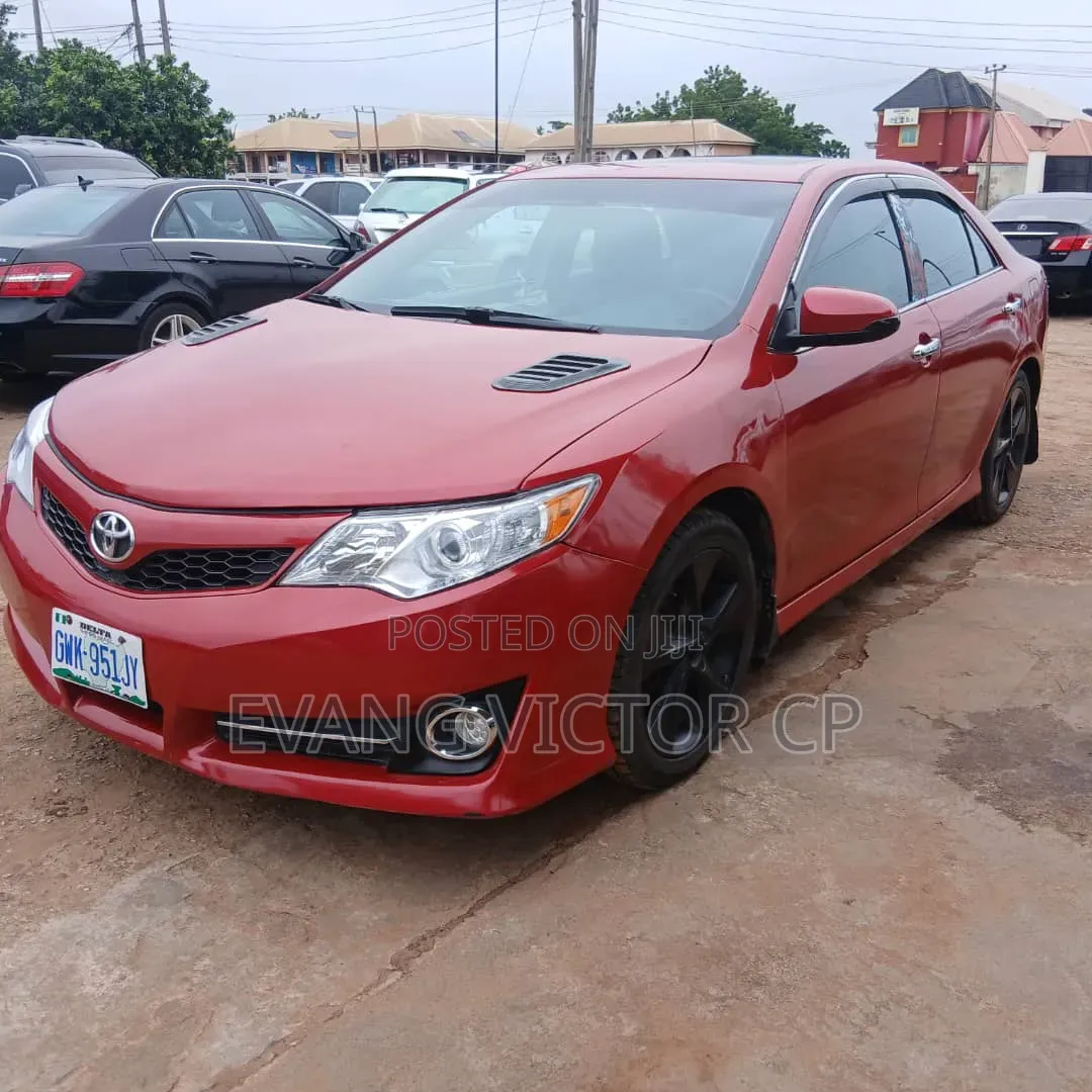 Toyota Camry SE 4dr Sedan (2.5L 4cyl 6A) 2013 Red