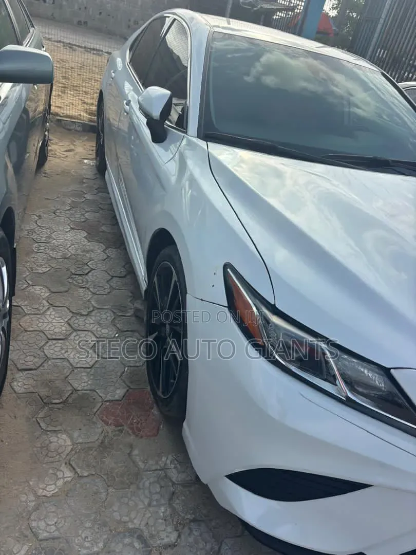 Toyota Camry 2019 White