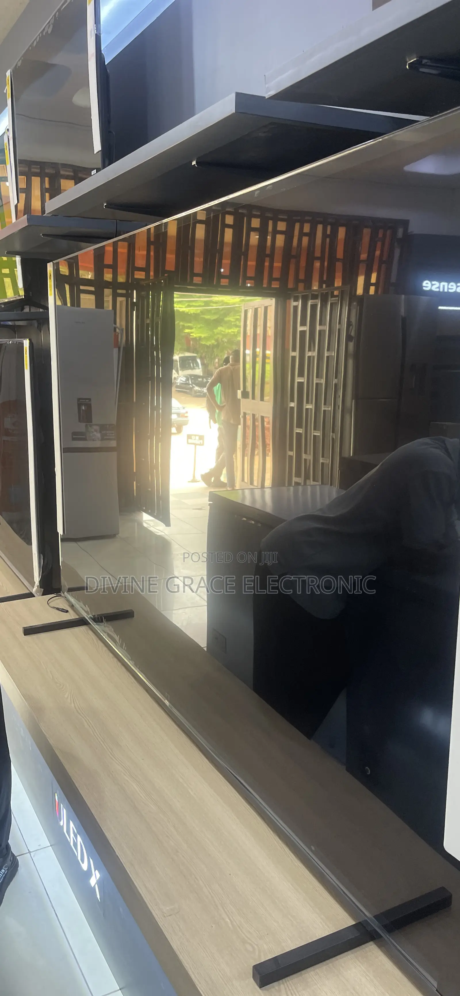 100 Inches Hisense Brand New Qled Television/Tv