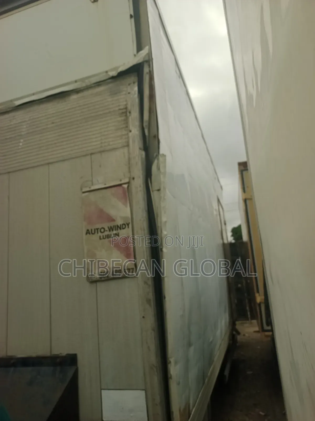 Mitsubishi Canter Box Truck 6 Tyres (Foreign Used)