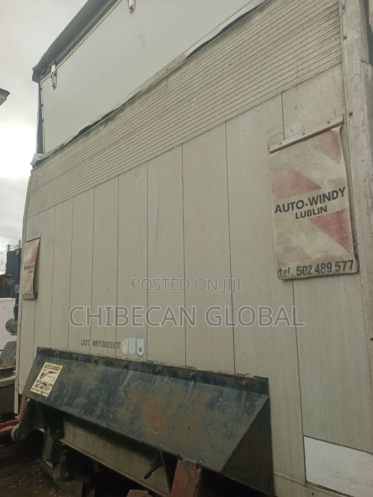 Mitsubishi Canter Box Truck 6 Tyres (Foreign Used)