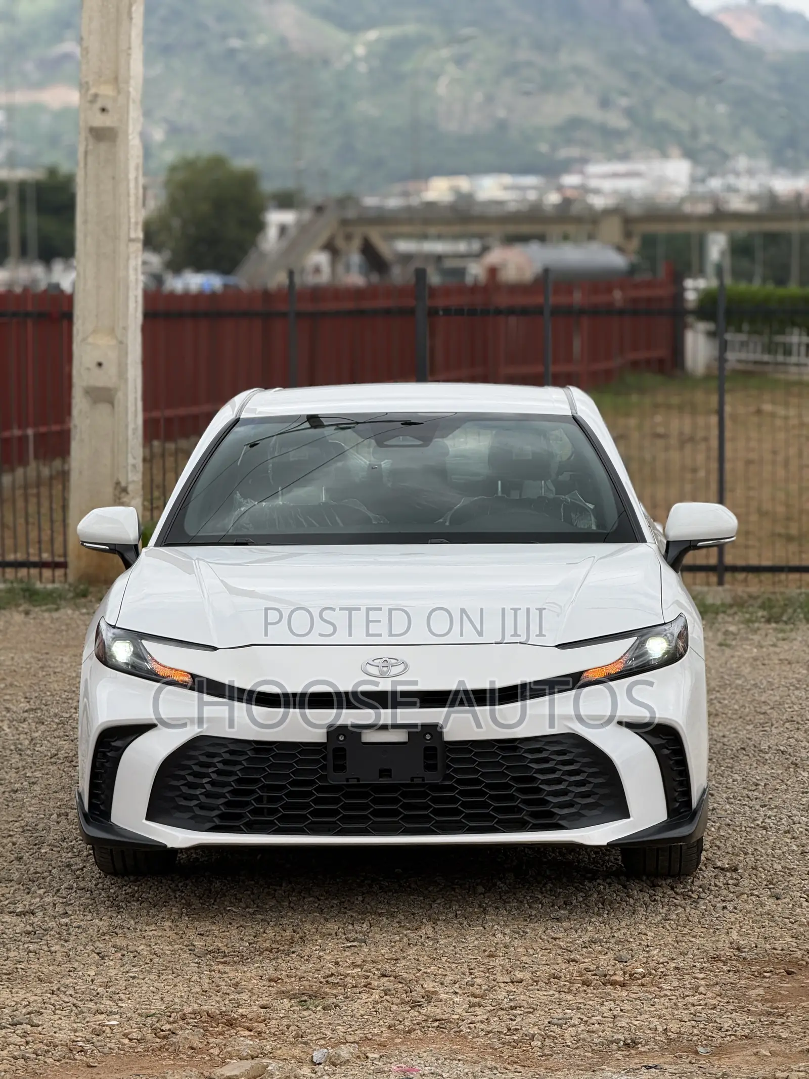 Toyota Camry SE 2026 White