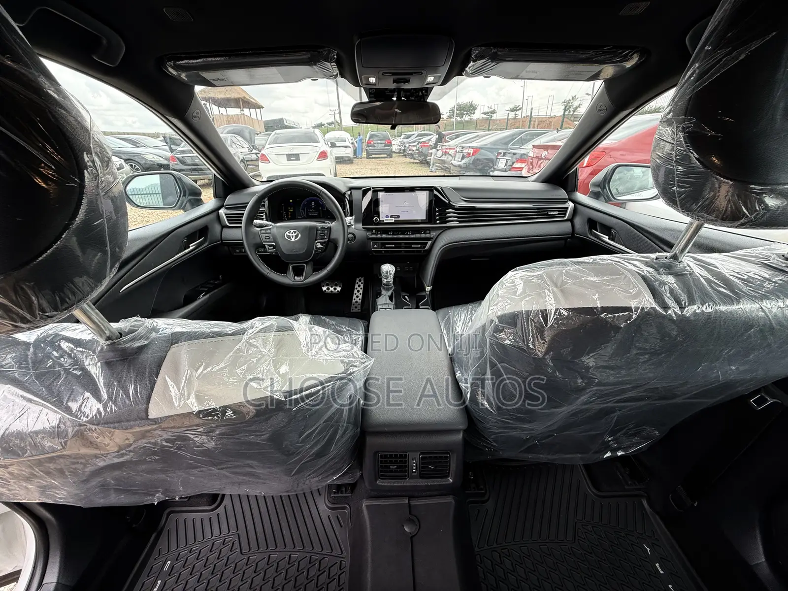 Toyota Camry SE 2026 White