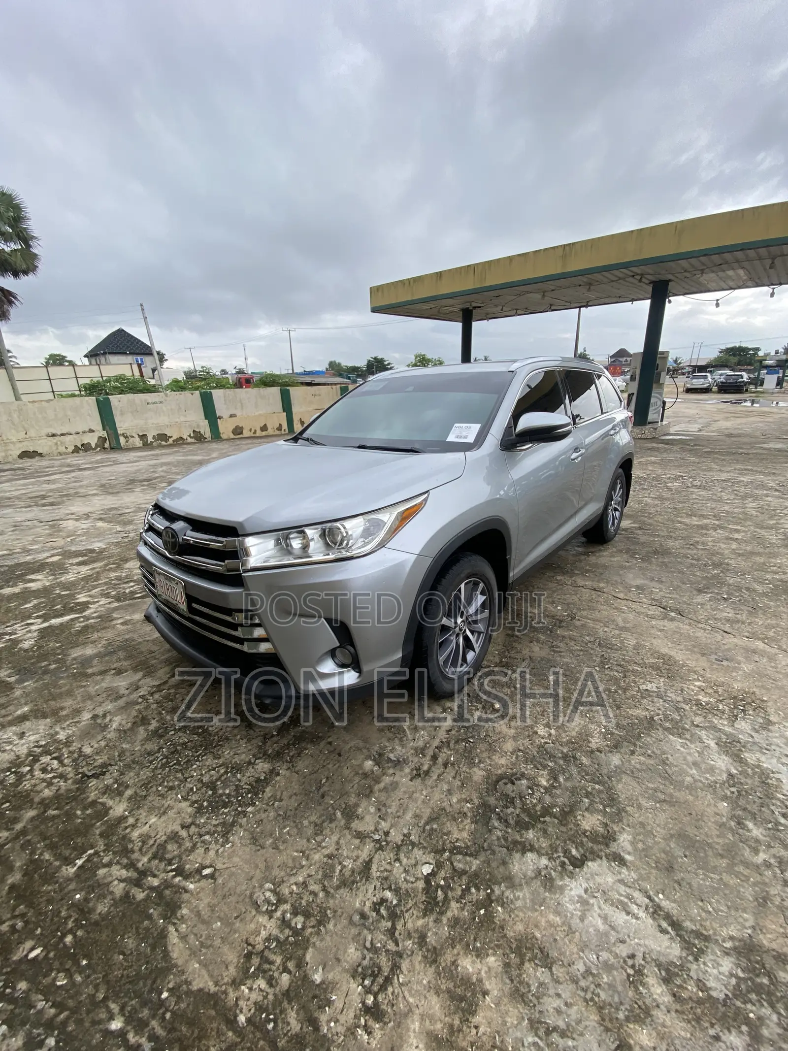 Toyota Highlander XLE 2019 Gray