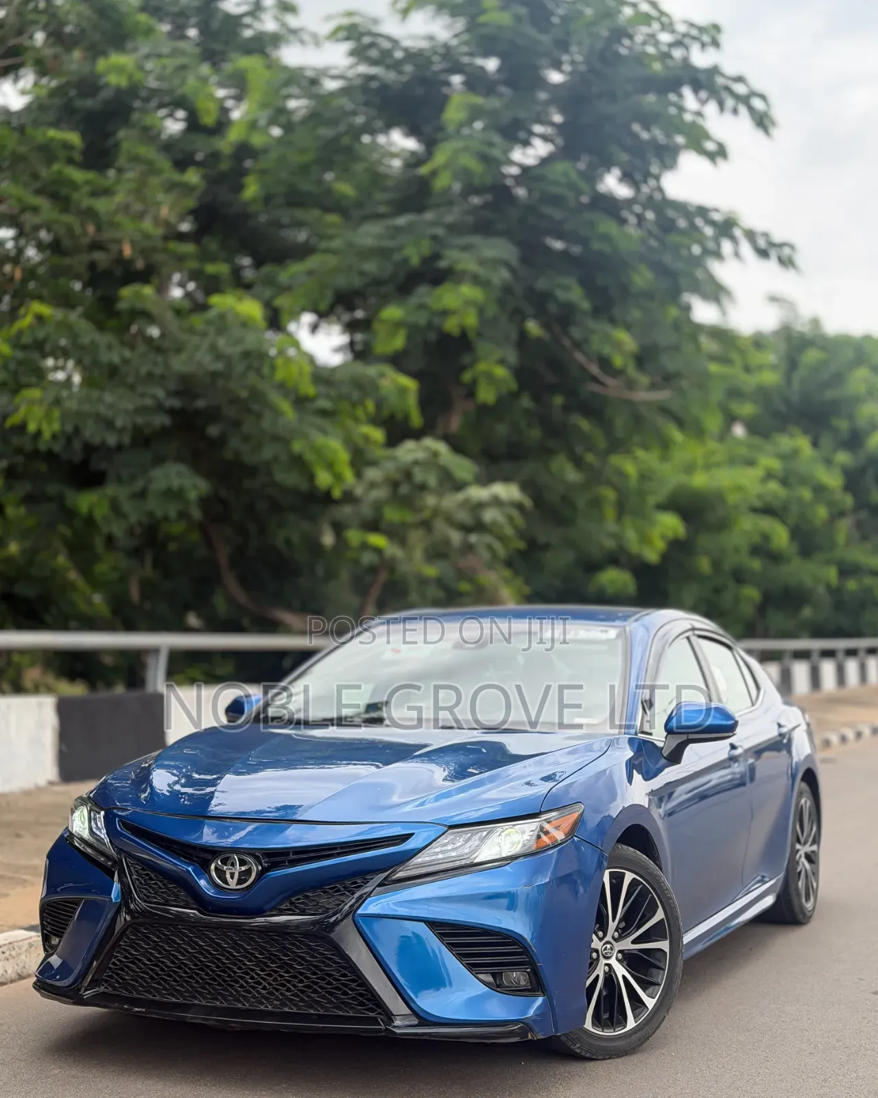 Toyota Camry 2019 Blue