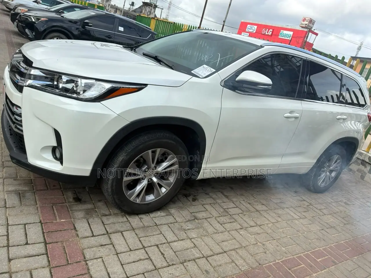 Toyota Highlander XLE 4dr SUV AWD (3.5L 6cyl 6A) 2014 White